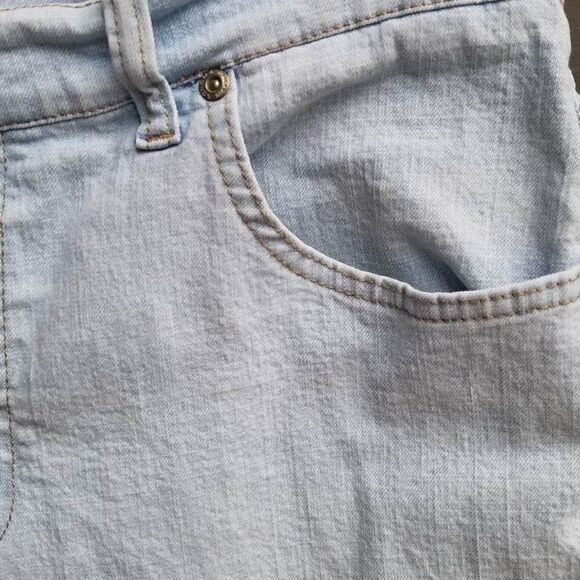 Sonoma Stretch Light Blue Wash Capris size 10 - Picture 7 of 8